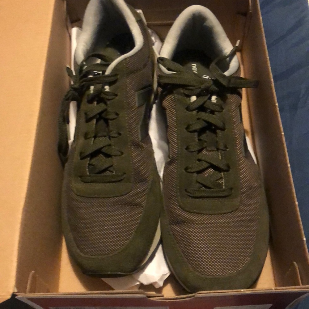 Tennis Shoes